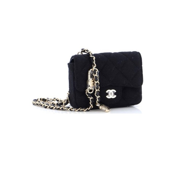 Small black quilted CHANEL belt bag with good hardware - Picture 2 of 6